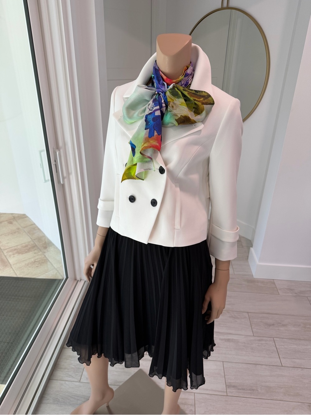 ✨ White House Black Market Cropped Double-Breasted Blazer size 4 – Like New! ✨